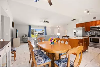202 SE 10th Ter, Cape Coral, FL 33990 - Photo 15