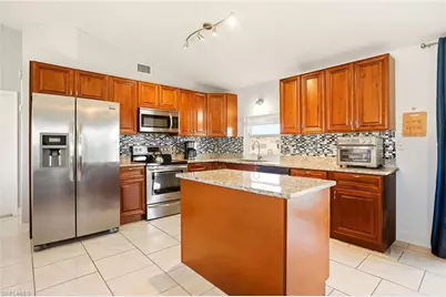 202 SE 10th Ter, Cape Coral, FL 33990 - Photo 9