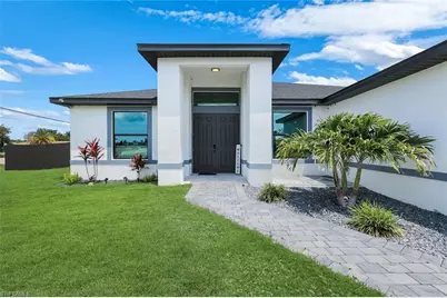 2419 Country Club Blvd, Cape Coral, FL 33990 - Photo 3