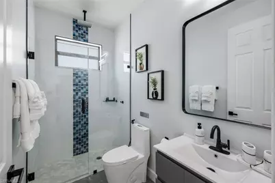 2419 Country Club Blvd, Cape Coral, FL 33990 - Photo 35