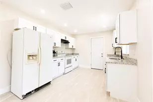 4426 Poinsettia St, Fort Myers, FL 33905 - Photo 5