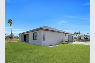 1201 NE 12th Pl, Cape Coral, FL 33909 - Photo 25