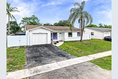 8641 NW 8th St, Pembroke Pines, FL 33024 - Photo 3