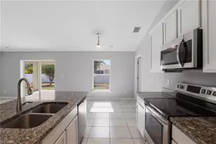 2812 NE 2nd Pl, Cape Coral, FL 33909 - Photo 15