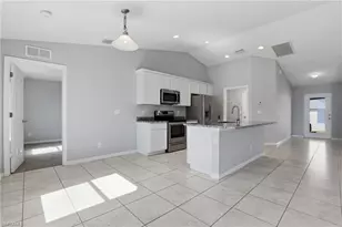 2812 NE 2nd Pl, Cape Coral, FL 33909 - Photo 9