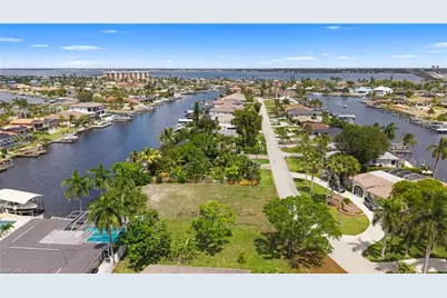 1709 SE 46th St, Cape Coral, FL 33904 - Photo 5