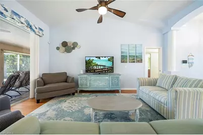 516 SE 8th Pl, Cape Coral, FL 33990 - Photo 9