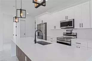 722 Phelps St E, Lehigh Acres, FL 33974 - Photo 9