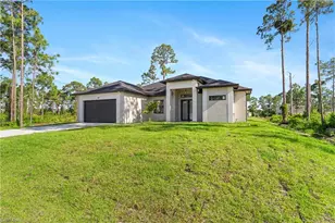 722 Phelps St E, Lehigh Acres, FL 33974 - Photo 3