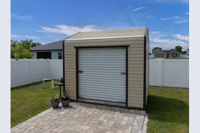 402 NW 18th Ter, Cape Coral, FL 33993 - Photo 7