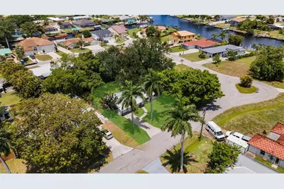 2085 E Tobago Cir, Fort Myers, FL 33905 - Photo 29