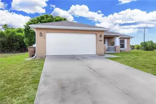2010 NE 13th Pl, Cape Coral, FL 33909 - Photo 3