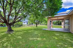 2010 NE 13th Pl, Cape Coral, FL 33909 - Photo 23