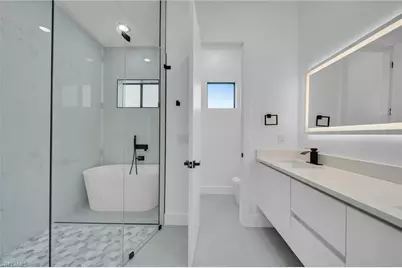 818 NE 10th St, Cape Coral, FL 33909 - Photo 31