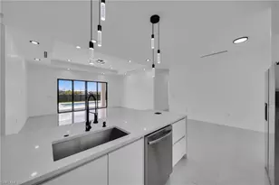 818 NE 10th St, Cape Coral, FL 33909 - Photo 13