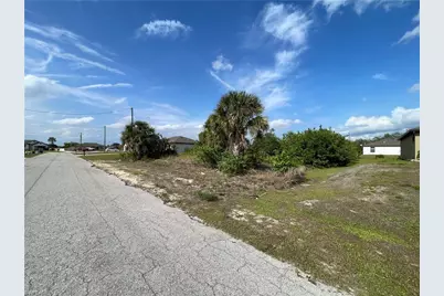 837 Youngreen Dr, Fort Myers, FL 33913 - Photo 3