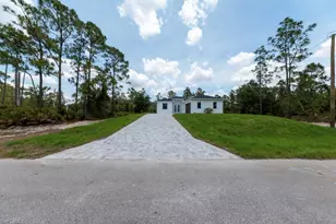 719 Almelia St E, Lehigh Acres, FL 33974 - Photo 9