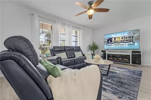 527 SW 57th St, Cape Coral, FL 33914 - Photo 7
