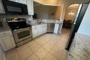 7850 Lake Sawgrass Loop, Fort Myers, FL 33907 - Photo 5