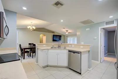 26 NE 8th Ter, Cape Coral, FL 33909 - Photo 9