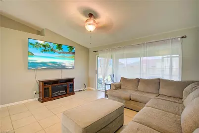 26 NE 8th Ter, Cape Coral, FL 33909 - Photo 5