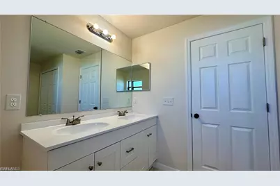 1105 NE 6th Pl, Cape Coral, FL 33909 - Photo 25