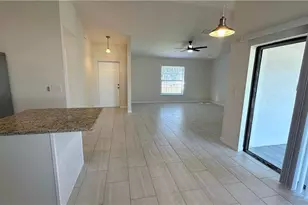 1105 NE 6th Pl, Cape Coral, FL 33909 - Photo 7