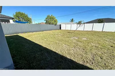 1105 NE 6th Pl, Cape Coral, FL 33909 - Photo 29