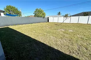 1105 NE 6th Pl, Cape Coral, FL 33909 - Photo 29