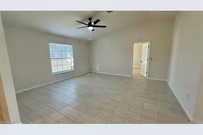 1105 NE 6th Pl, Cape Coral, FL 33909 - Photo 5