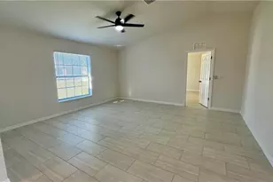 1105 NE 6th Pl, Cape Coral, FL 33909 - Photo 5