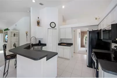 2725 SW 46th Ter, Cape Coral, FL 33914 - Photo 13