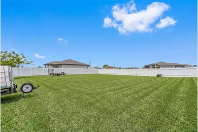 2216 NE 7th Pl, Cape Coral, FL 33909 - Photo 3
