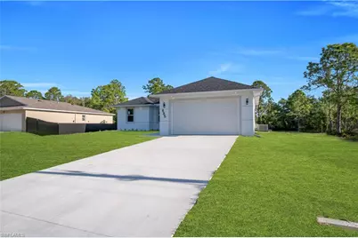 885 Barcia St E, Lehigh Acres, FL 33974 - Photo 3