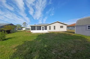 3305 SW 7th Pl, Cape Coral, FL 33914 - Photo 3