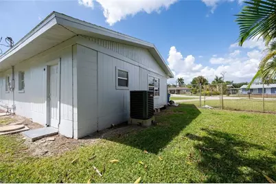 4631 New Haven Dr, Fort Myers, FL 33908 - Photo 5
