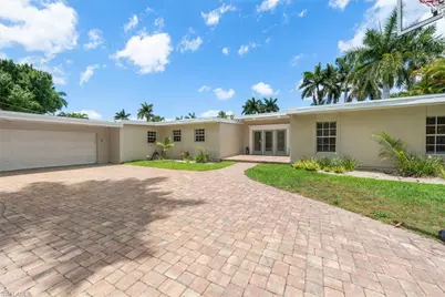 991 Aqua Ln, Fort Myers, FL 33919 - Photo 3