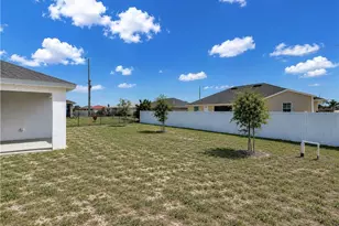 2728 NE 5th Pl, Cape Coral, FL 33909 - Photo 23