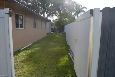 622 SE 10th Ave, Cape Coral, FL 33990 - Photo 43