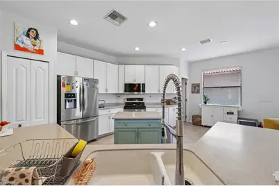 12142 Country Day Cir, Fort Myers, FL 33913 - Photo 11