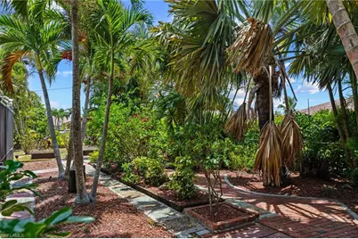924 SE 21st Ln, Cape Coral, FL 33990 - Photo 25