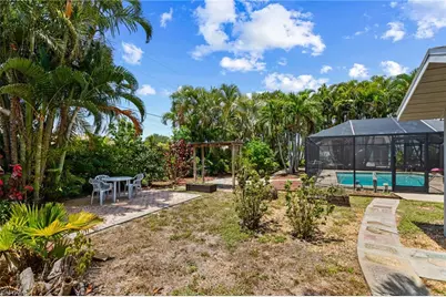 924 SE 21st Ln, Cape Coral, FL 33990 - Photo 23