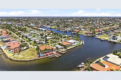 469 Bayshore Dr, Cape Coral, FL 33904 - Photo 37