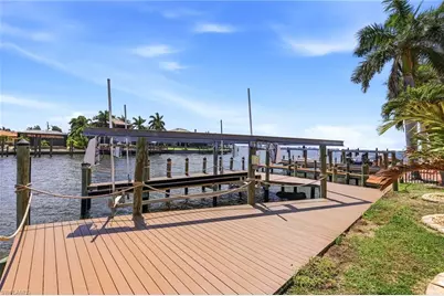 469 Bayshore Dr, Cape Coral, FL 33904 - Photo 23