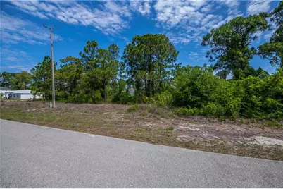 849 Campbell St E, Lehigh Acres, FL 33974 - Photo 9