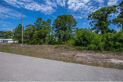 849 Campbell St E, Lehigh Acres, FL 33974 - Photo 7
