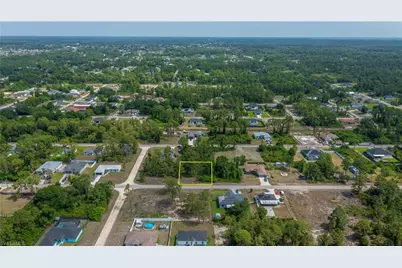 849 Campbell St E, Lehigh Acres, FL 33974 - Photo 3