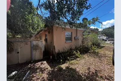 376 Kingston Dr E, Fort Myers, FL 33905 - Photo 15