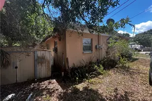 376 Kingston Dr E, Fort Myers, FL 33905 - Photo 15