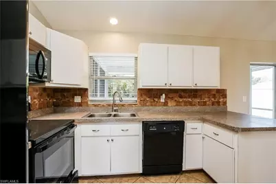 1724 SW 2nd Pl, Cape Coral, FL 33991 - Photo 7